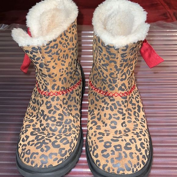 UGG KNOTTY LEOPARD BOOTS. Size 5. Very good used condition. - Picture 3 of 9